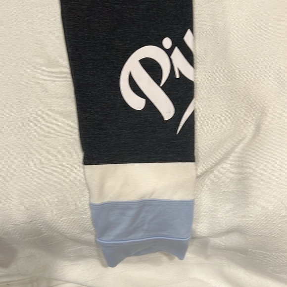 Victoria secret leggings - Picture 2 of 7